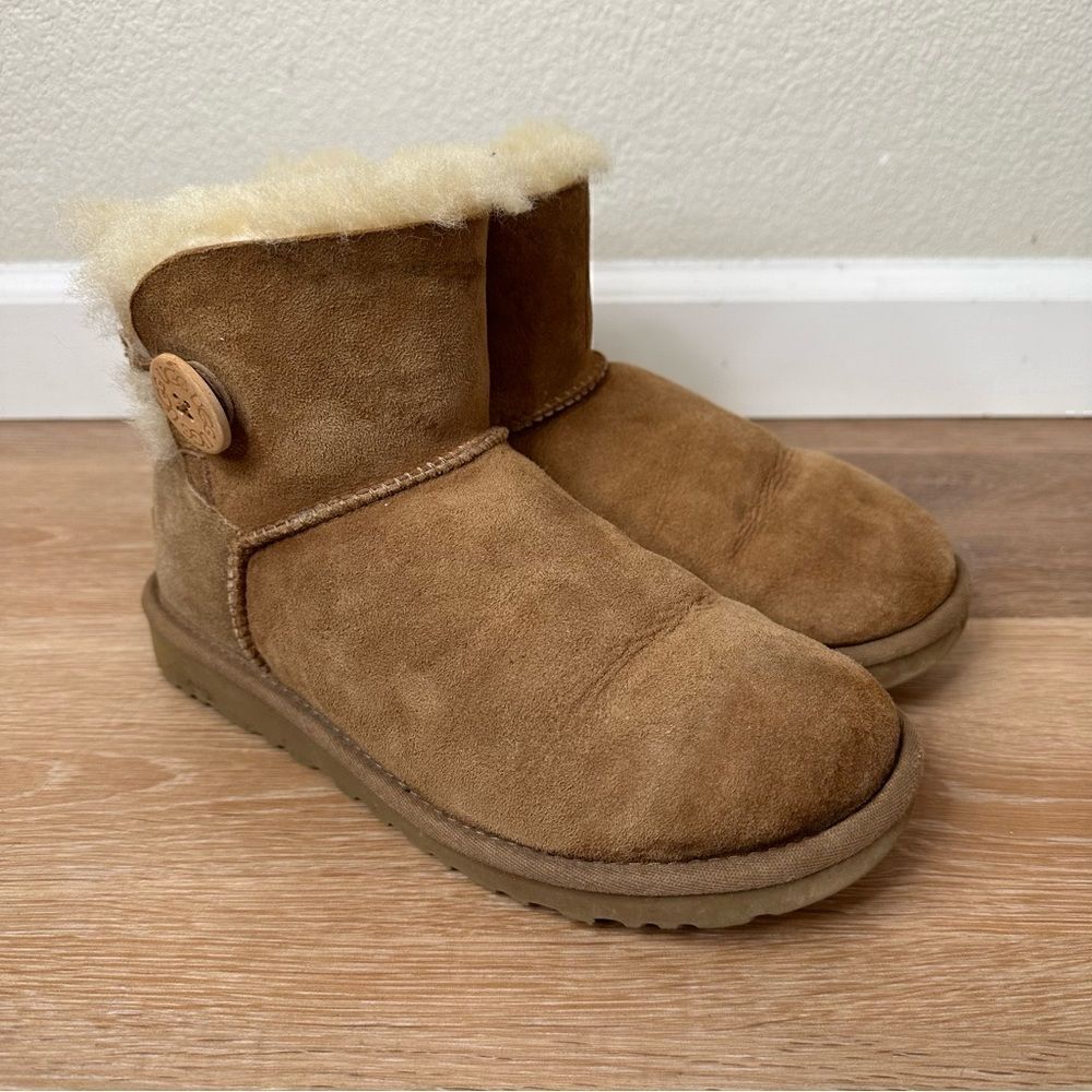 UGG Bailey Button Chestnut Brown Ankle Boots, Size 8